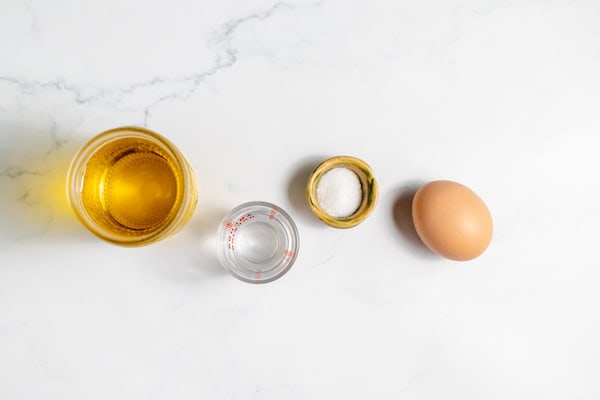 ingredients for making homemade mayonnaise