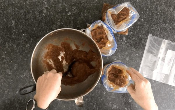 putting pumpkin pie filling in freezer bags