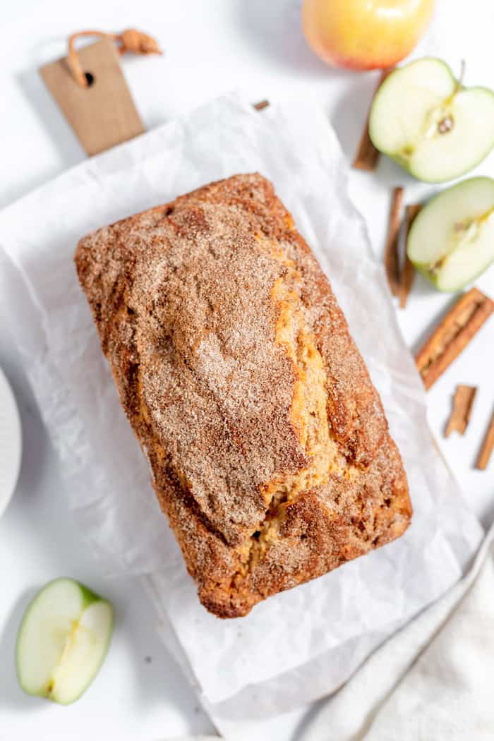 Cinnamon bread with apples