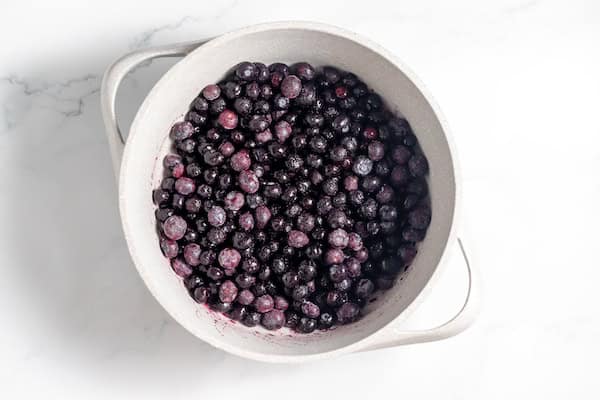 blueberries in pot