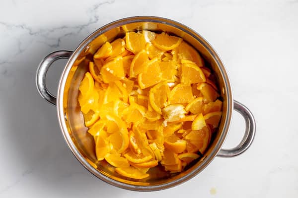 pot with sliced oranges