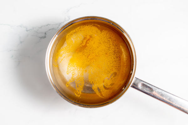 pickling brine with vinegar and turmeric